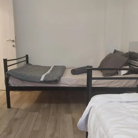 Small Budget Center1 Apartman