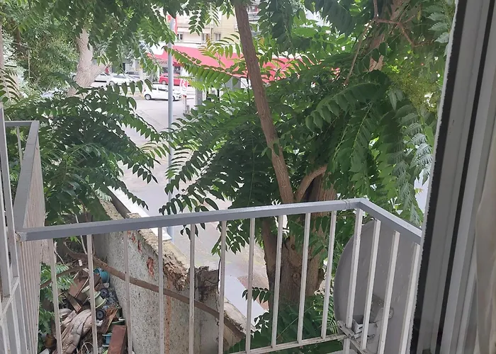 Small Budget Center1 * Thessaloniki