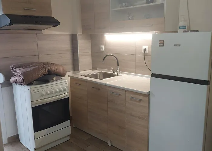 Apartment Small Budget Center1 *